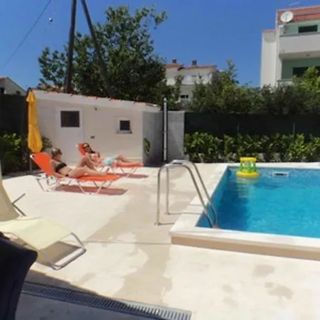 Comfortable In Kastel Novi Shared Pool 47m²