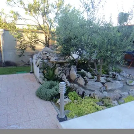 Apartment Comfortable In Kastel Novi Shared Pool 47m² Kastela
