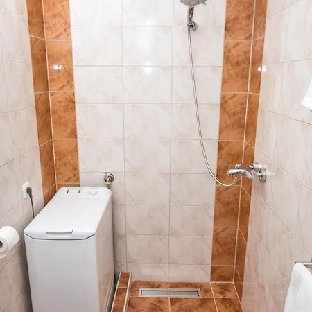 Comfortable In Kastel Novi Shared Pool 47m²